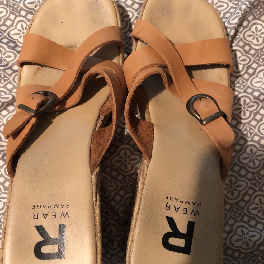 R Wear brown wedges
